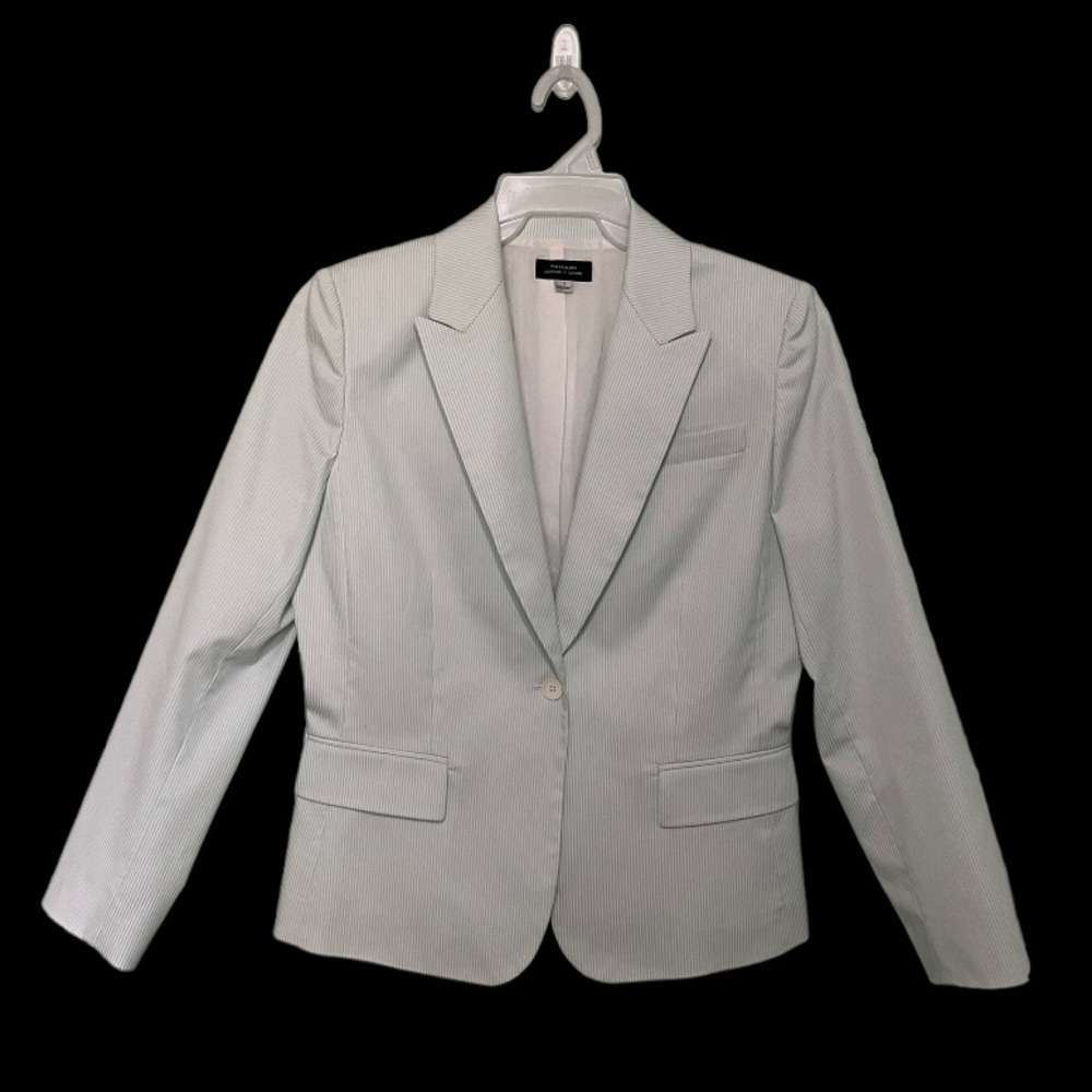 Beautiful (like new) Tahari 1 button blazer very light (mintish) green and white